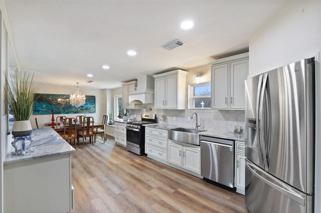 110 Vanshire Road W, Lakeside, TX 76108