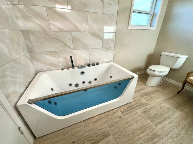 110 Vanshire Road W, Lakeside, TX 76108