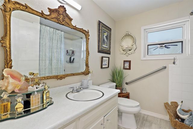 110 Vanshire Road W, Lakeside, TX 76108