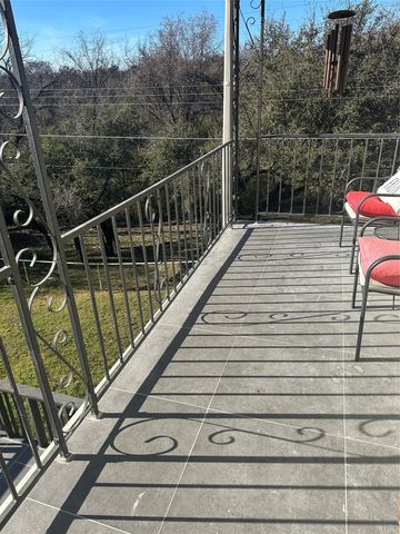 110 Vanshire Road W, Lakeside, TX 76108