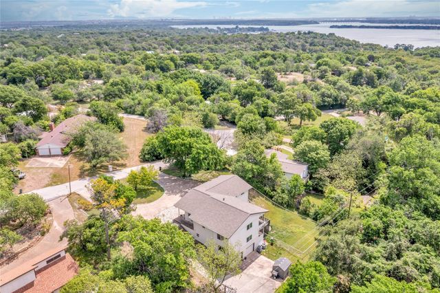 110 Vanshire Road W, Lakeside, TX 76108