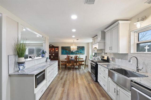 110 Vanshire Road W, Lakeside, TX 76108