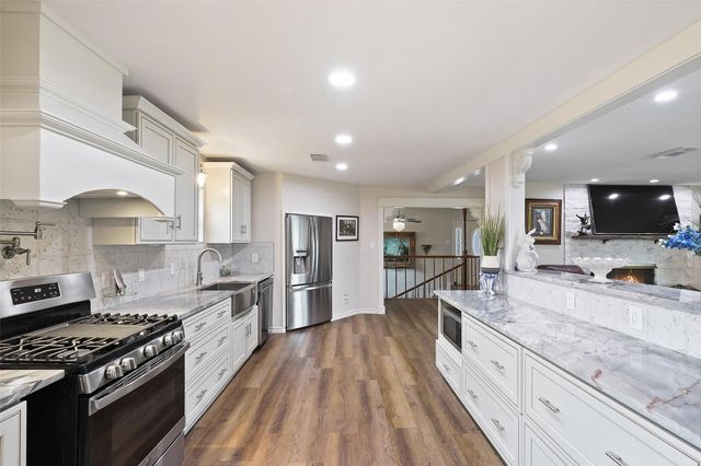 110 Vanshire Road W, Lakeside, TX 76108