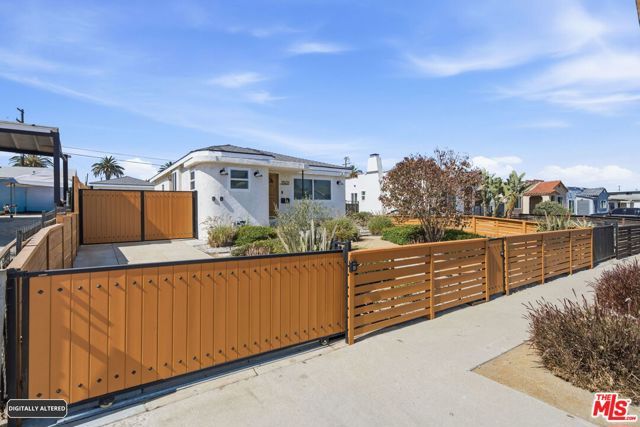 1501 W 104th Street, Los Angeles, CA 90047