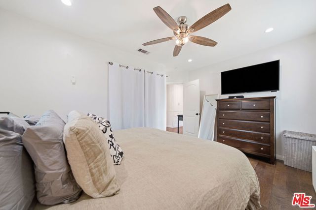 1501 W 104th Street, Los Angeles, CA 90047