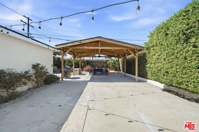 1501 W 104th Street, Los Angeles, CA 90047