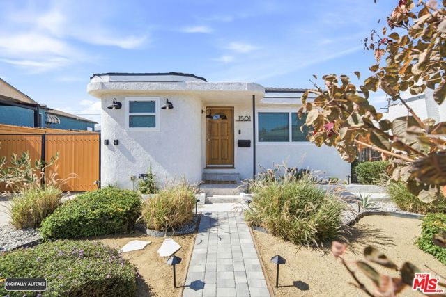 1501 W 104th Street, Los Angeles, CA 90047