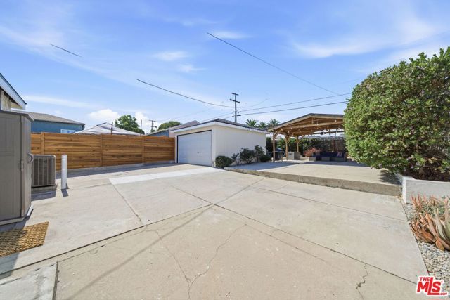 1501 W 104th Street, Los Angeles, CA 90047