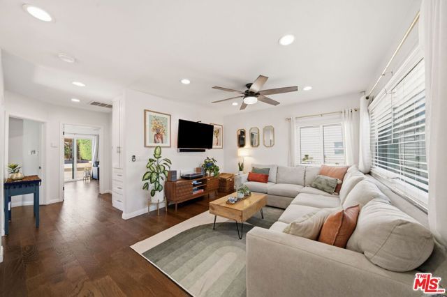 1501 W 104th Street, Los Angeles, CA 90047