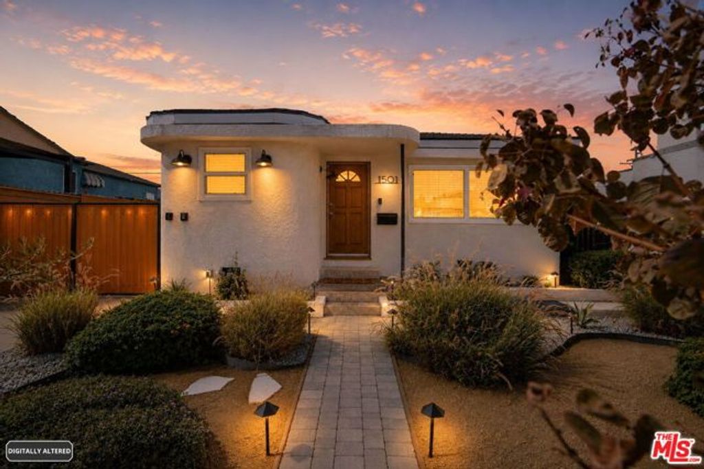 1501 W 104th Street, Los Angeles, CA 90047