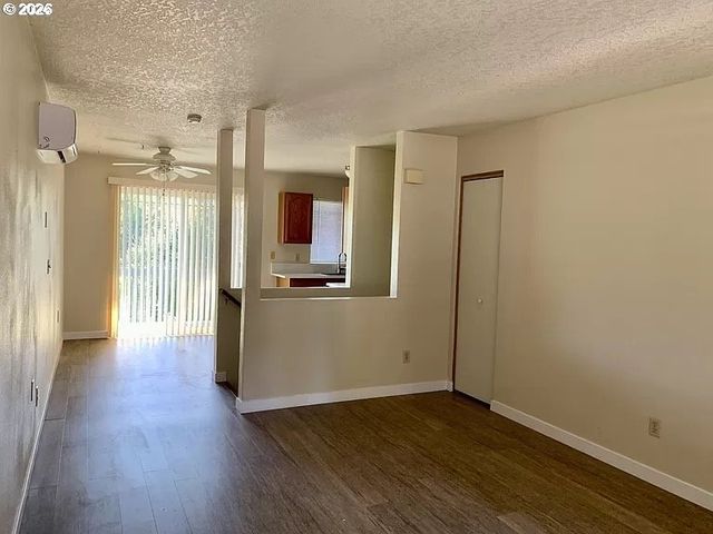 9295 Sw HILL St, Portland, OR 97223