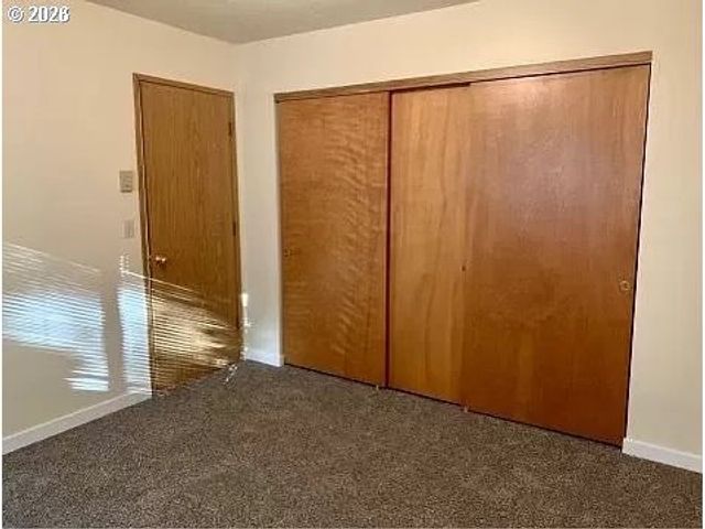 9295 Sw HILL St, Portland, OR 97223