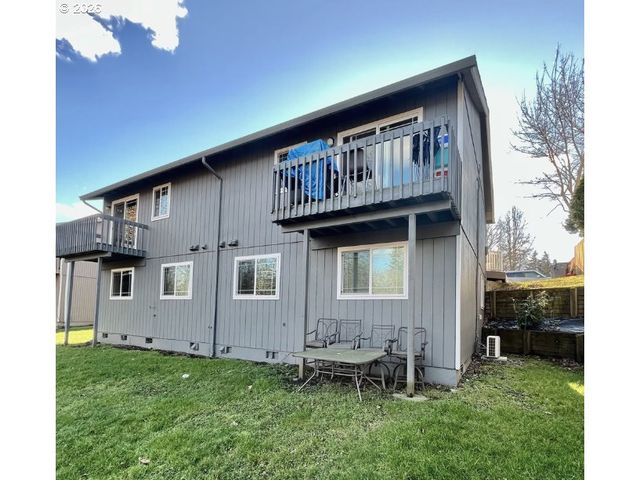 9295 Sw HILL St, Portland, OR 97223