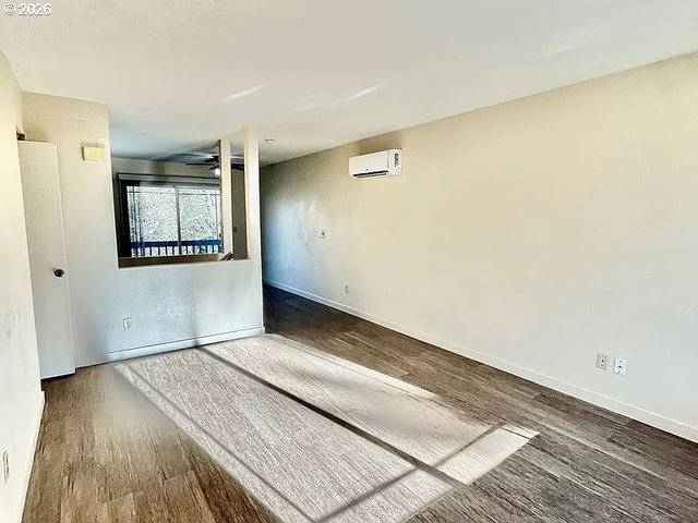 9295 Sw HILL St, Portland, OR 97223
