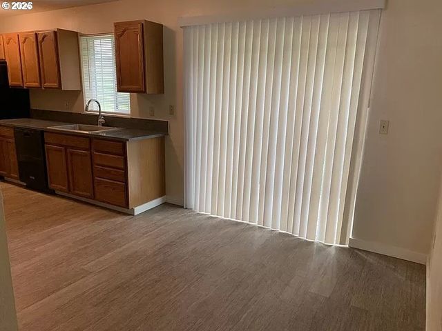 9295 Sw HILL St, Portland, OR 97223