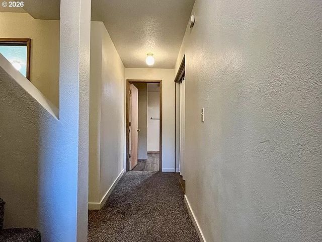 9295 Sw HILL St, Portland, OR 97223
