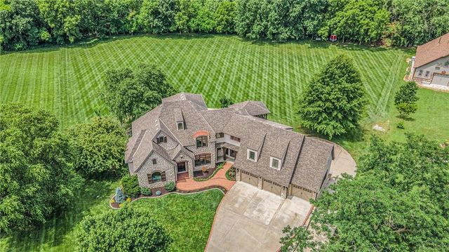 1900 NE 159th Street, Smithville, MO 64089