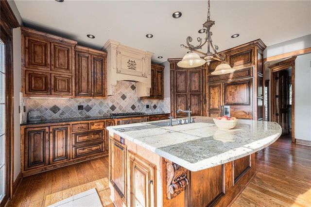 1900 NE 159th Street, Smithville, MO 64089