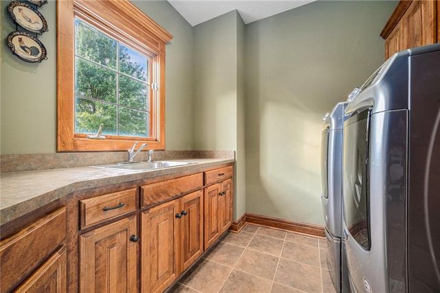1900 NE 159th Street, Smithville, MO 64089