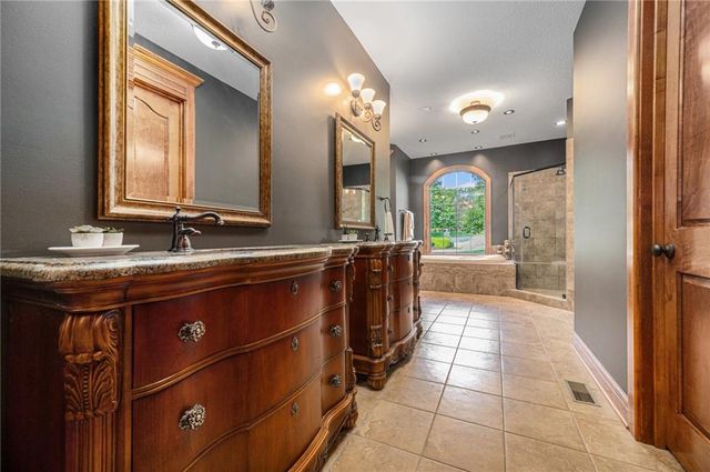 1900 NE 159th Street, Smithville, MO 64089