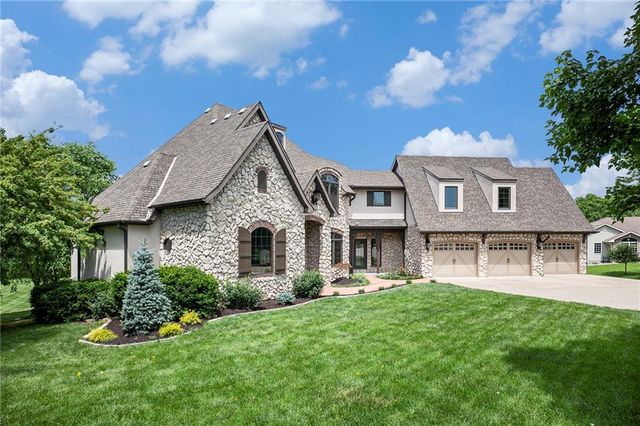 1900 NE 159th Street, Smithville, MO 64089