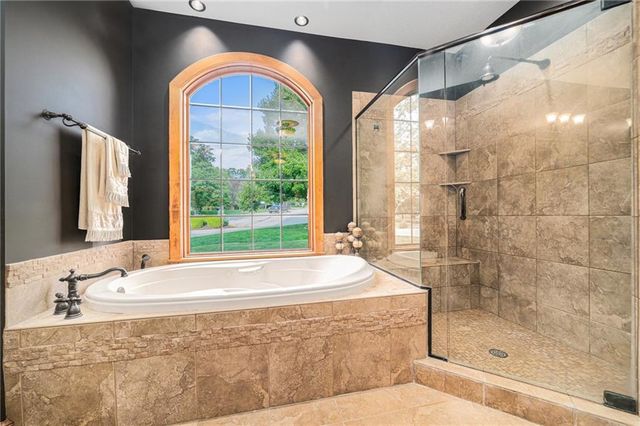 1900 NE 159th Street, Smithville, MO 64089
