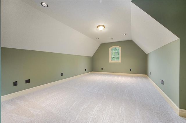 1900 NE 159th Street, Smithville, MO 64089