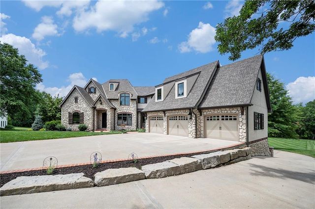 1900 NE 159th Street, Smithville, MO 64089