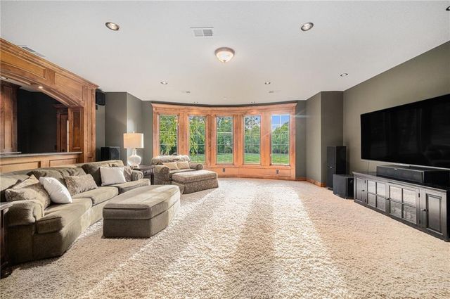 1900 NE 159th Street, Smithville, MO 64089