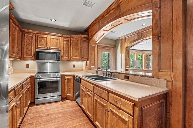 1900 NE 159th Street, Smithville, MO 64089