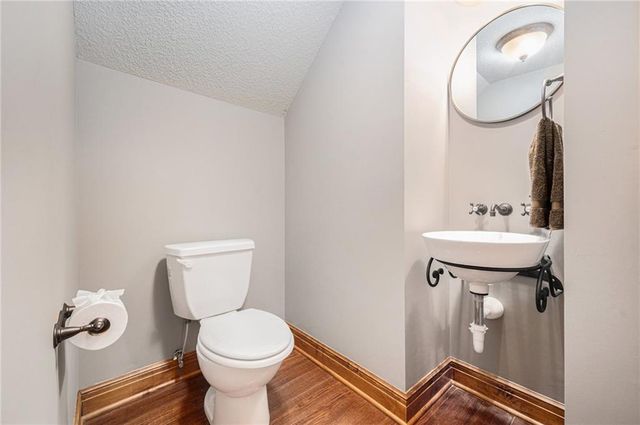 1900 NE 159th Street, Smithville, MO 64089