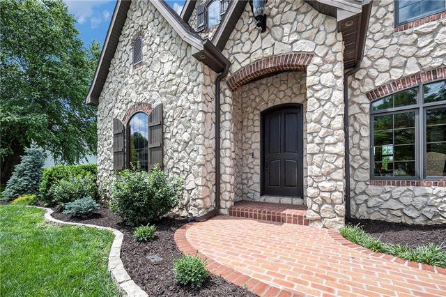 1900 NE 159th Street, Smithville, MO 64089