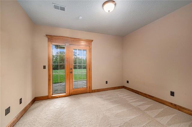 1900 NE 159th Street, Smithville, MO 64089