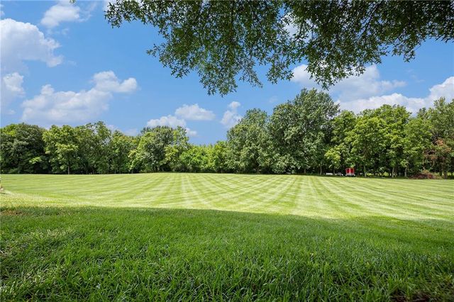1900 NE 159th Street, Smithville, MO 64089