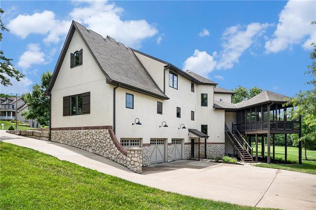 1900 NE 159th Street, Smithville, MO 64089