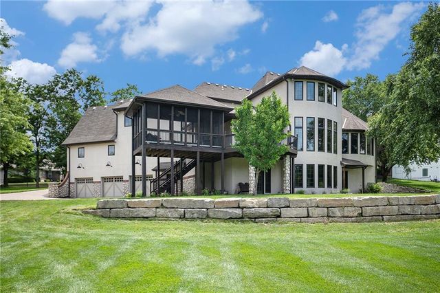 1900 NE 159th Street, Smithville, MO 64089