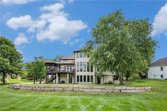 1900 NE 159th Street, Smithville, MO 64089