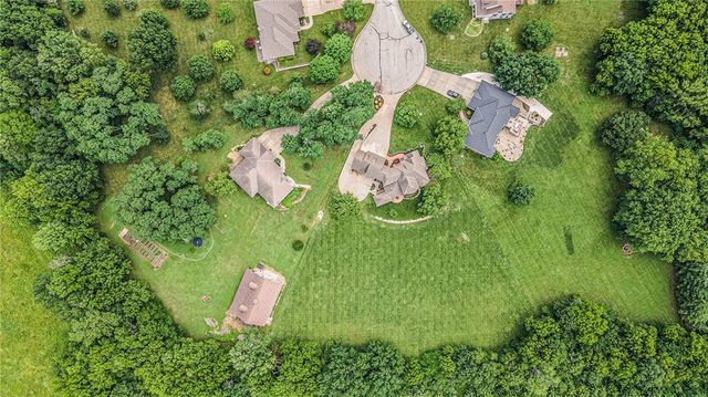 1900 NE 159th Street, Smithville, MO 64089