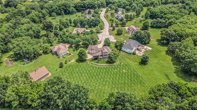 1900 NE 159th Street, Smithville, MO 64089