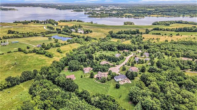 1900 NE 159th Street, Smithville, MO 64089
