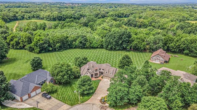 1900 NE 159th Street, Smithville, MO 64089