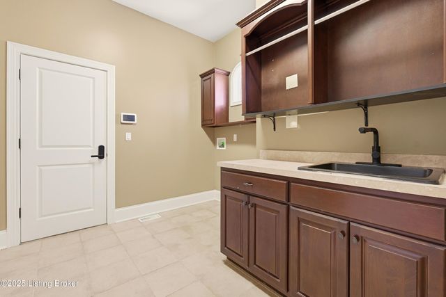 4123 Sanctuary Bluff Ln, Louisville, KY 40241