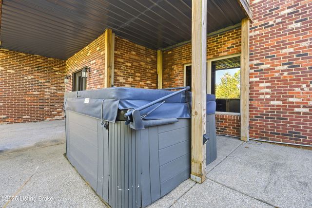 4123 Sanctuary Bluff Ln, Louisville, KY 40241