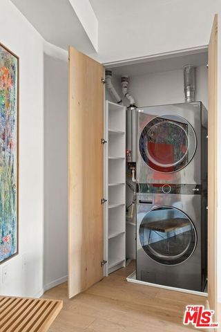 1030 N Kings Road 201, West Hollywood, CA 90069
