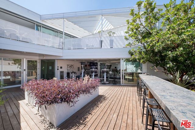 1030 N Kings Road 201, West Hollywood, CA 90069