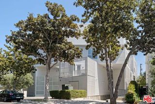 1030 N Kings Road 201, West Hollywood, CA 90069