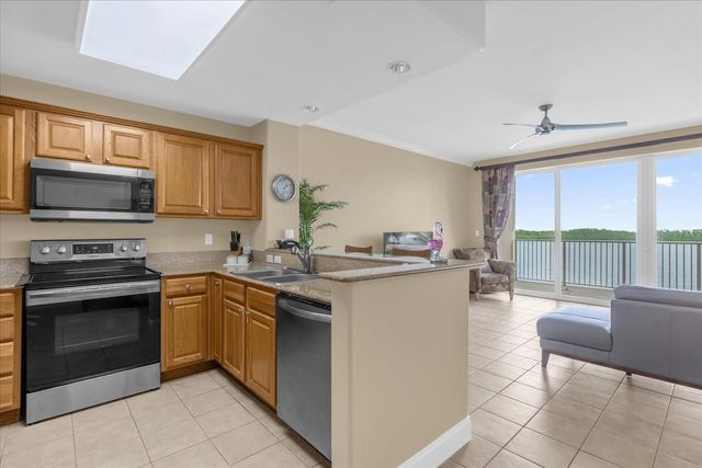 13427 BLUE HERON BEACH DRIVE 402, Orlando, FL 32821