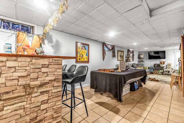 35 Kent Avenue, Bridgeport, CT 06610