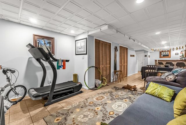 35 Kent Avenue, Bridgeport, CT 06610