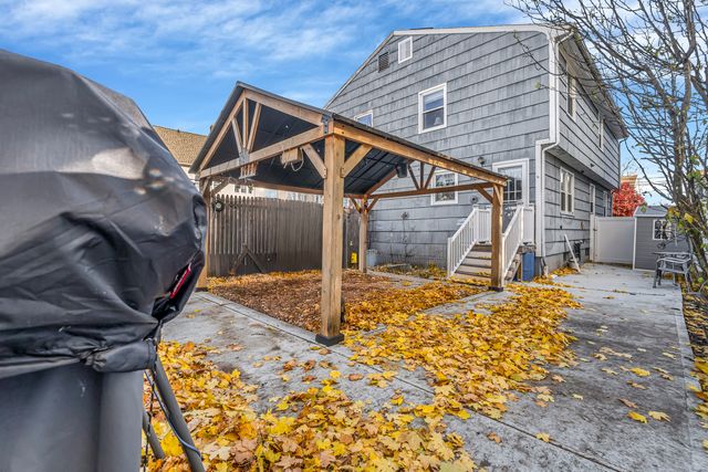 35 Kent Avenue, Bridgeport, CT 06610